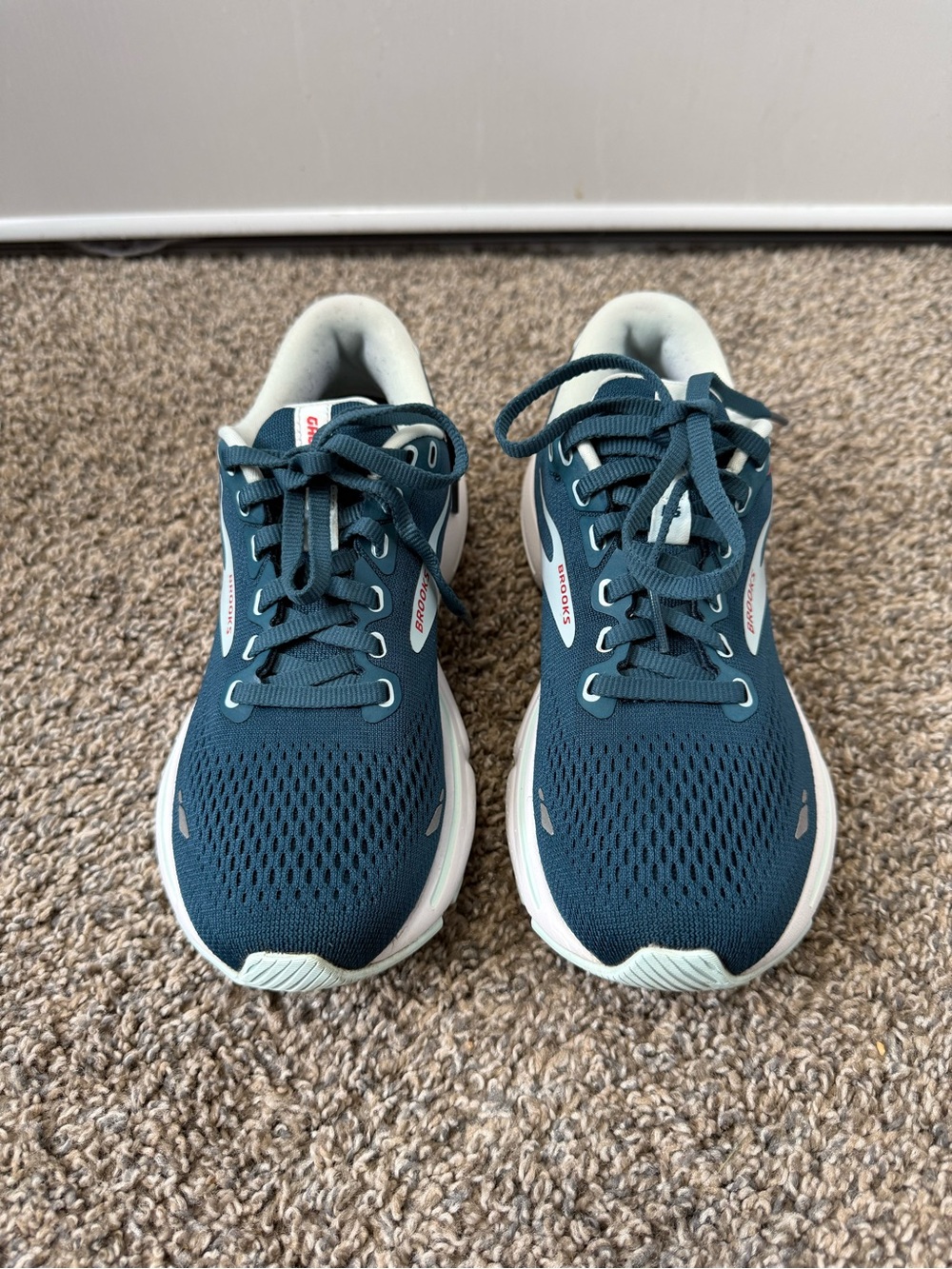 Brooks ghost 15 Women's Running Shoes - Teal with White and Red Accents - Picture 2 of 7